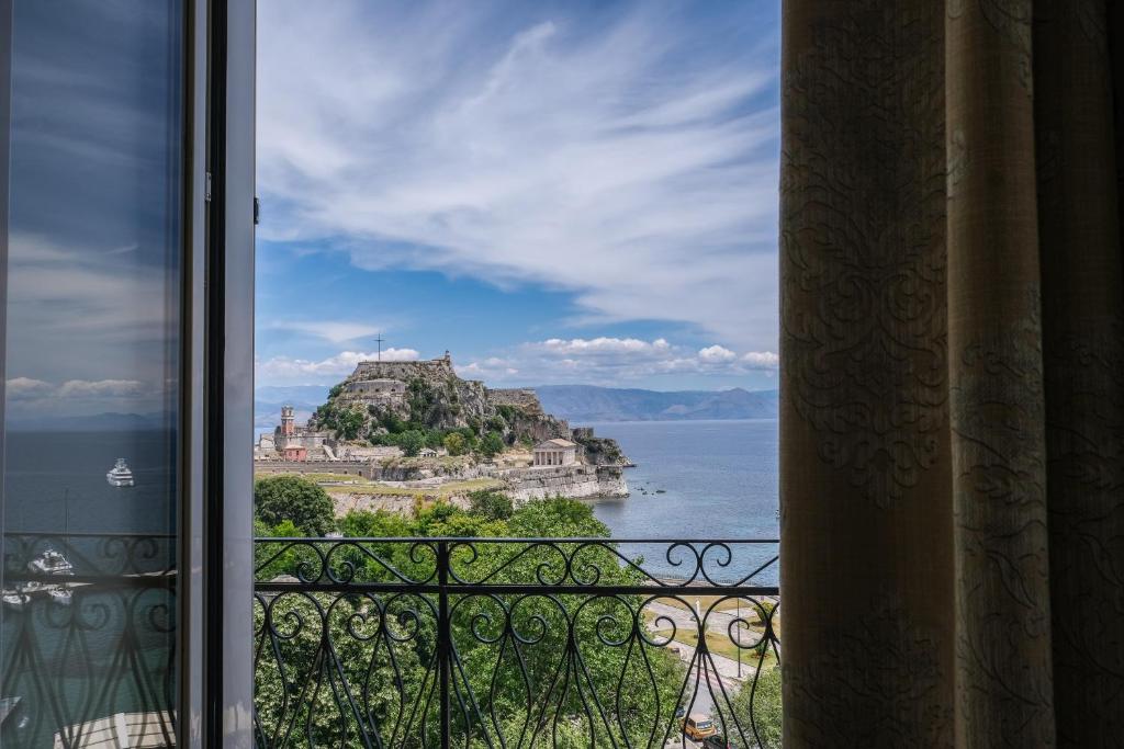 hotels with balcony in Corfu Town