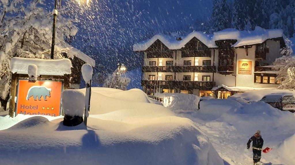 hotels with balcony in Madonna Di Campiglio Chiesa Di San Vigilio