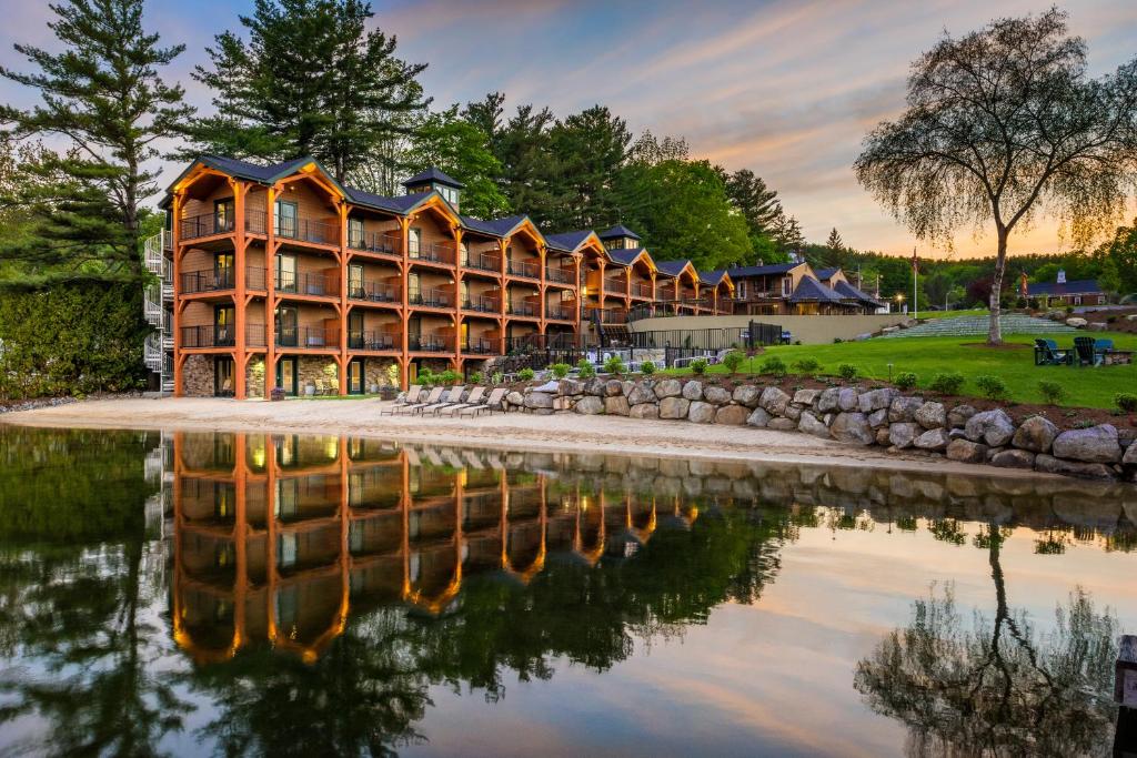 hotels with balcony in Center Harbor