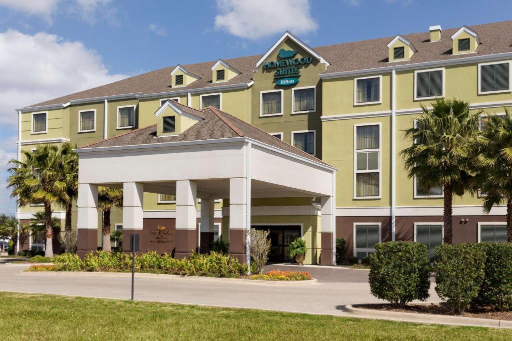 hotels with balcony in Lafayette