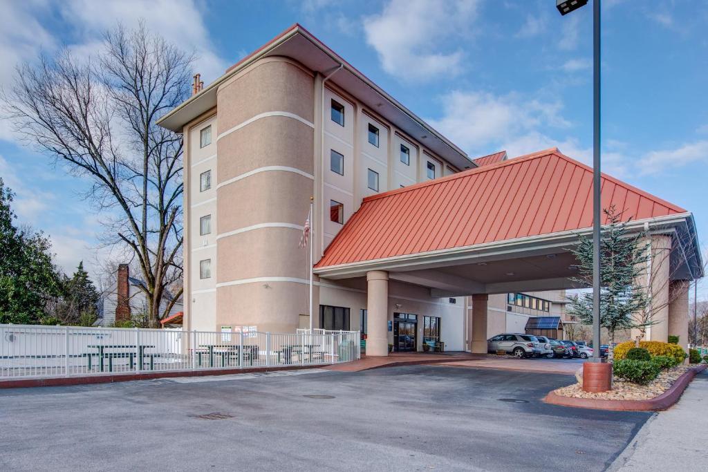 hotels with balcony in Pigeon Forge The Great Smoky Mountain Wheel