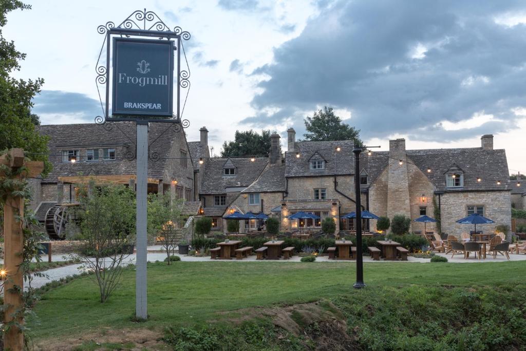 hotels with balcony in Gloucestershire