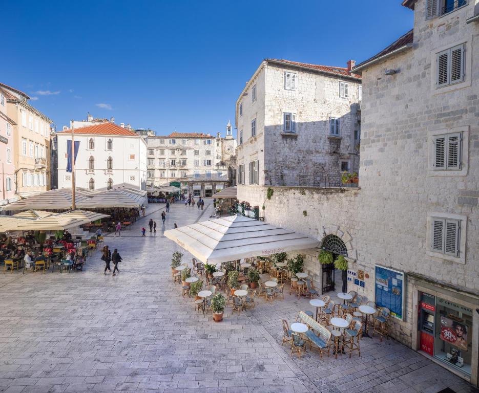 hotels with balcony in Split