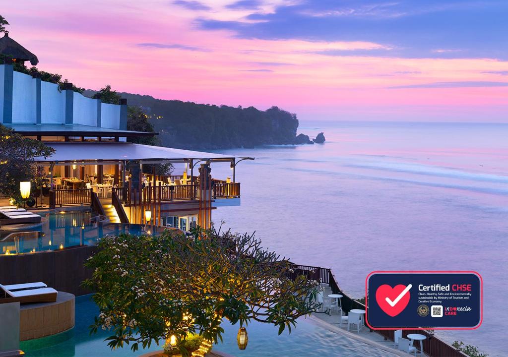 hotels with balcony in Uluwatu