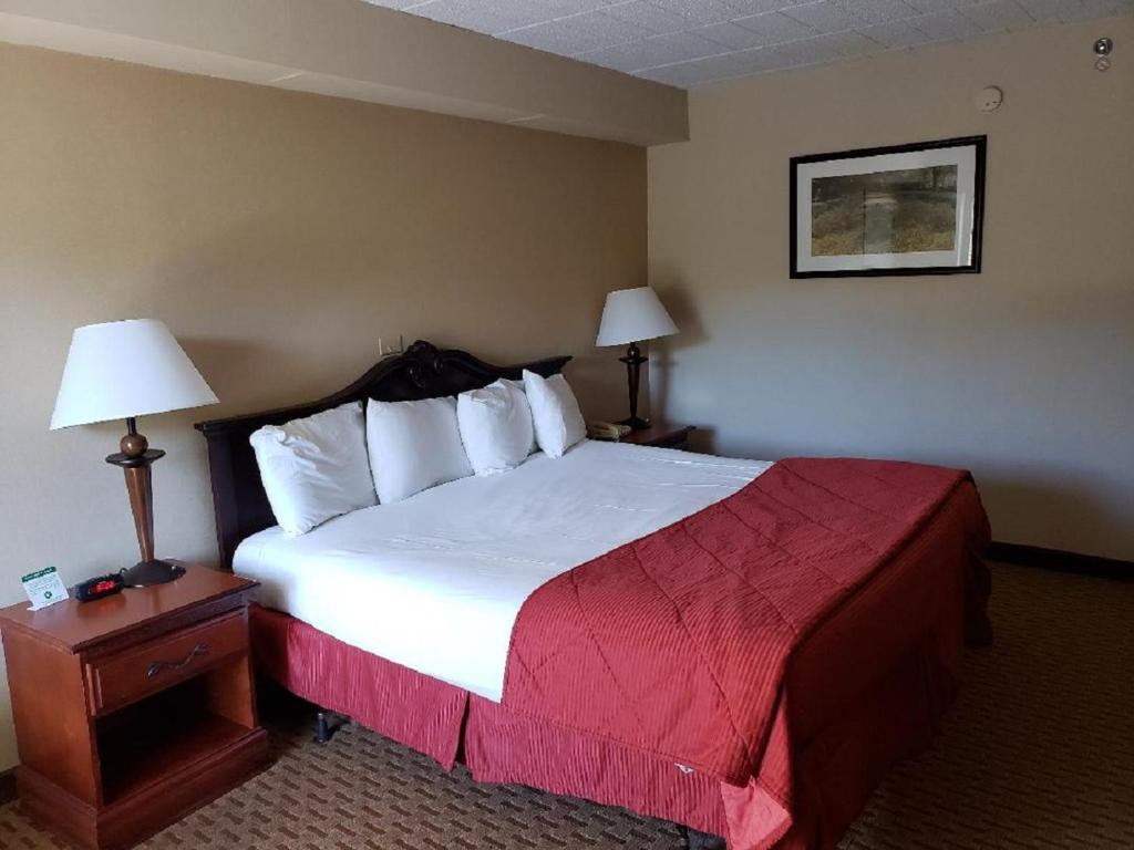 hotels with balcony in Tannersville United States