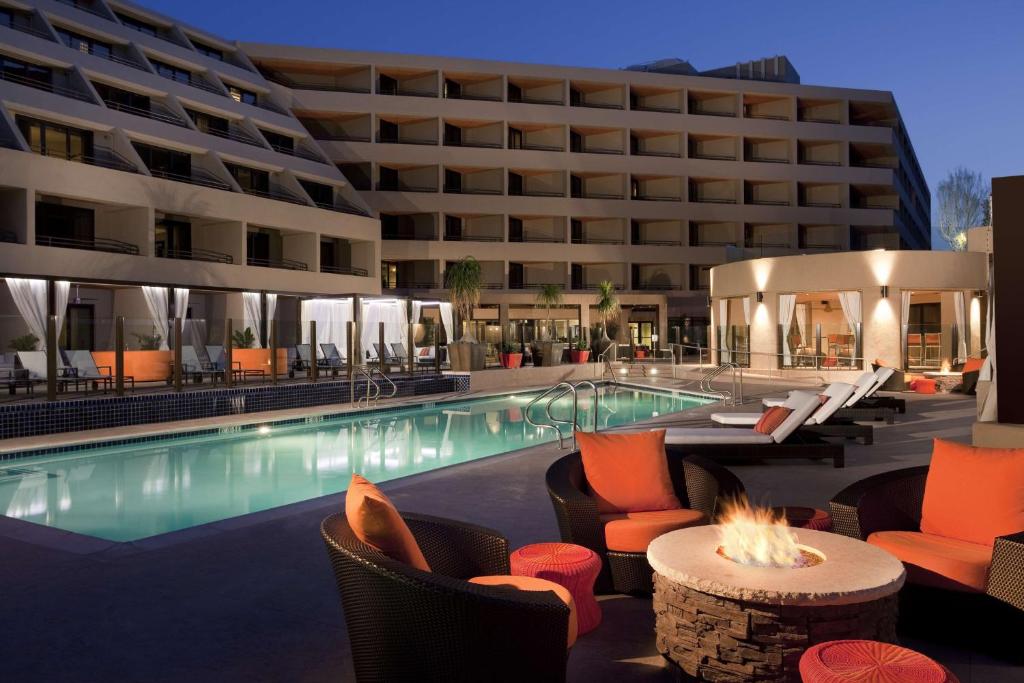 hotels with balcony in Palm Springs Palm Springs Art Museum