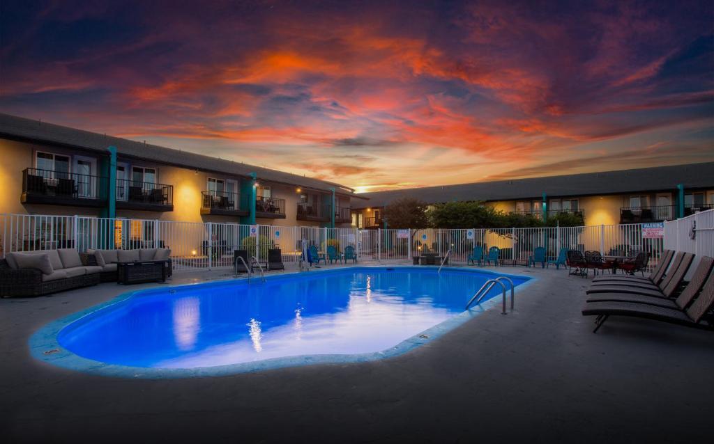 hotels with balcony in Flagstaff