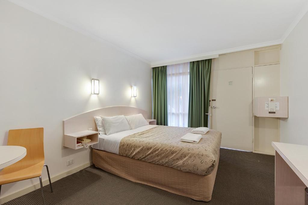 hotels with balcony in Melbourne Australia Footscray