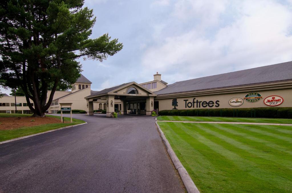 hotels with balcony in State College