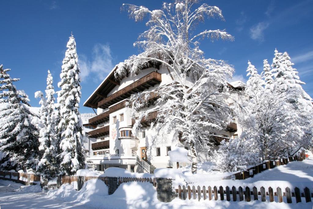 hotels with balcony in Serfaus