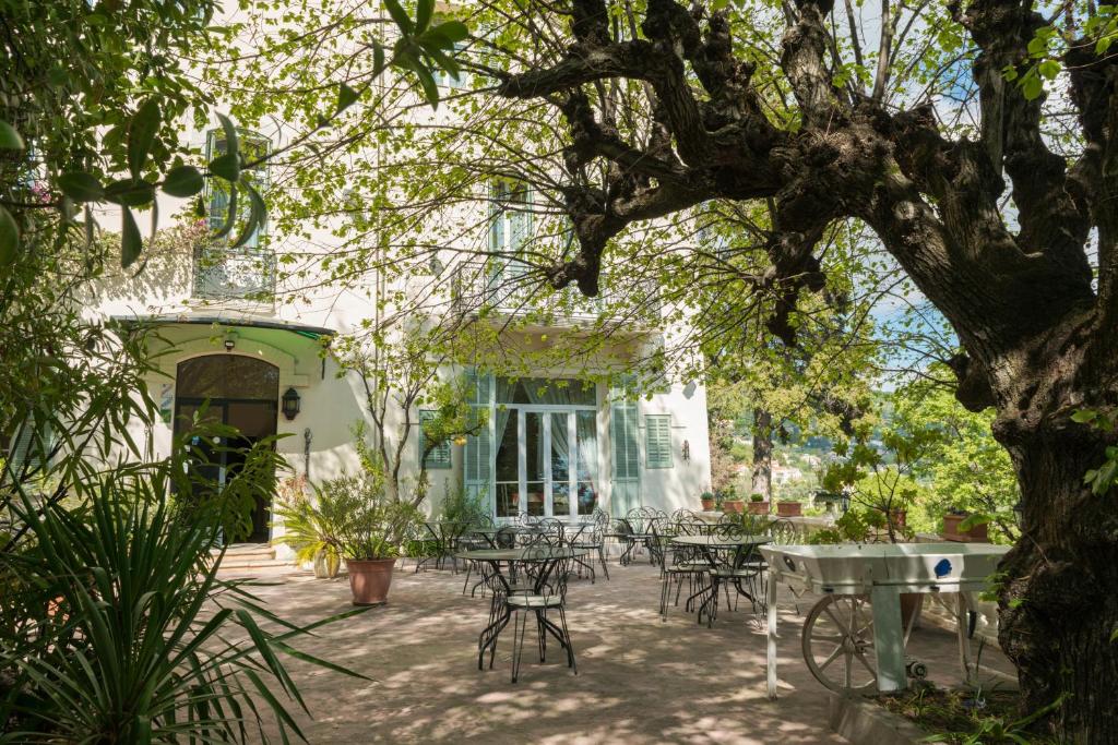 hotels with balcony in Route Napoleon