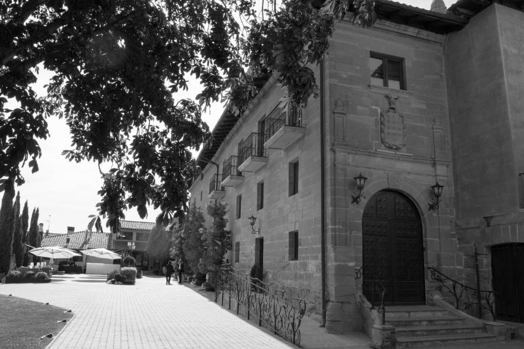 hotels with balcony in La Rioja