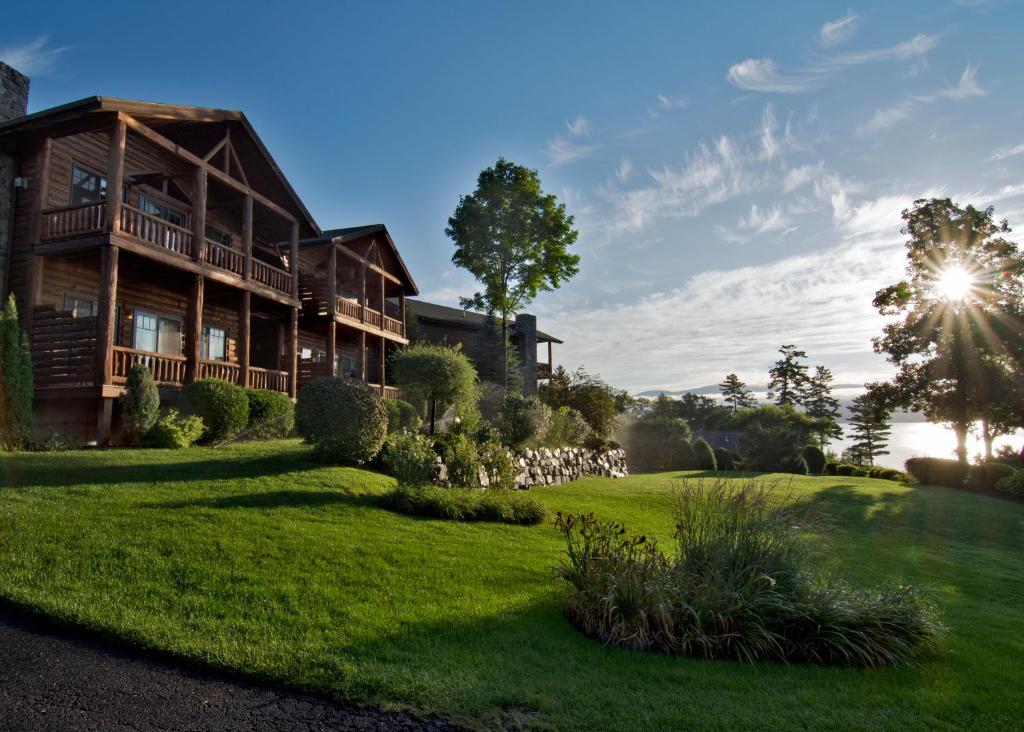 hotels with balcony in Lake George