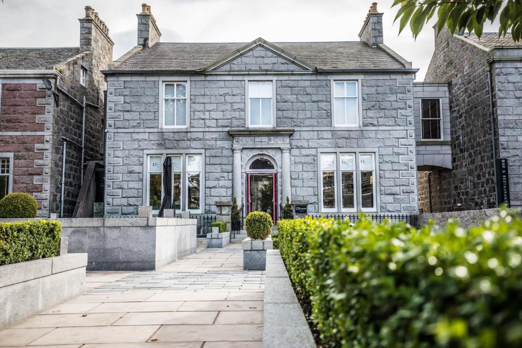 hotels with balcony in Aberdeenshire