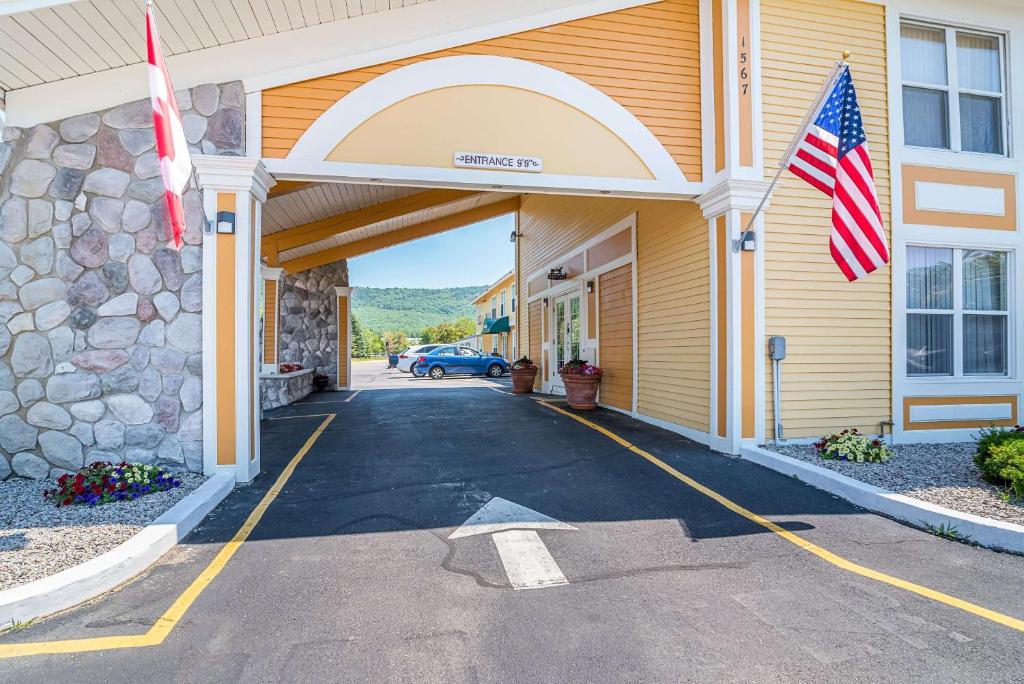 hotels with balcony in North Conway