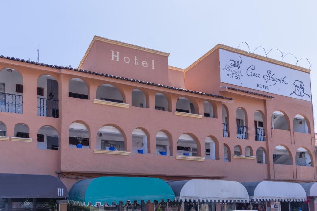 hotels with balcony in Santa Cruz Huatulco