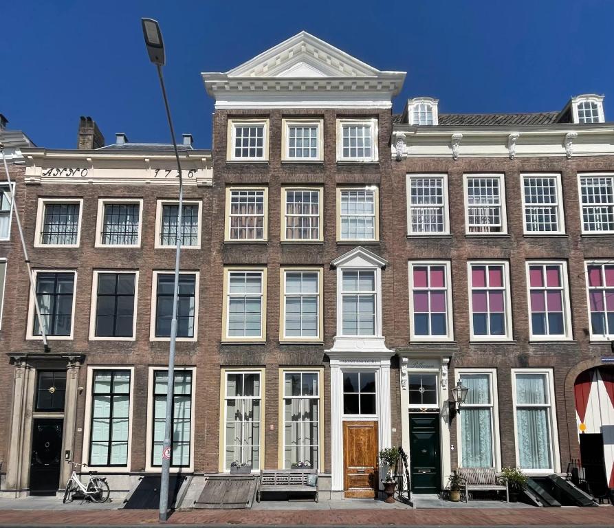 hotels with balcony in Middelburg