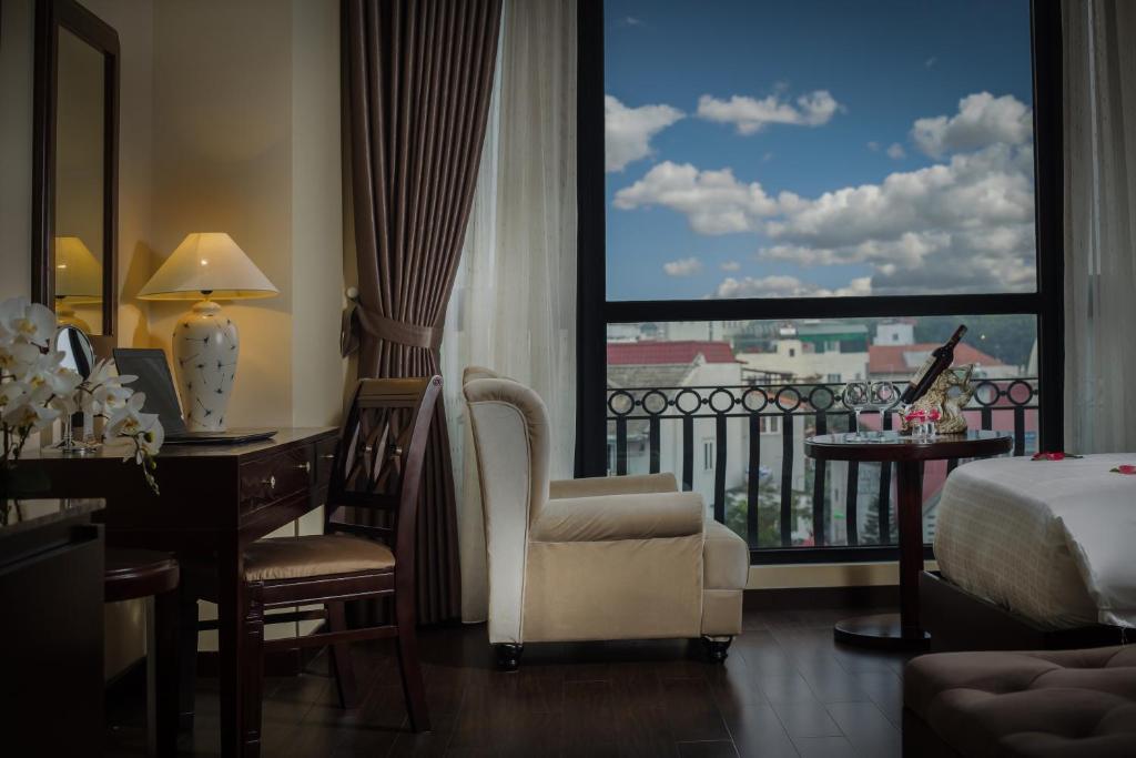 hotels with balcony in Hanoi