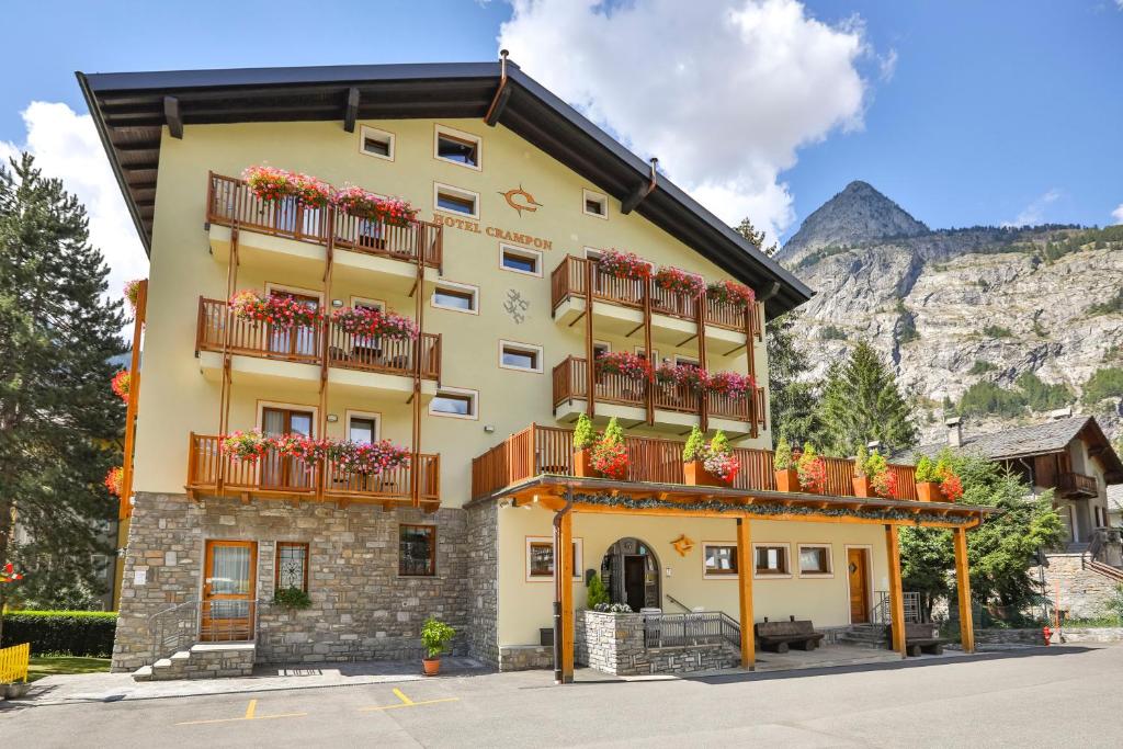 hotels with balcony in Courmayeur