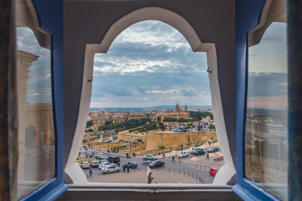 hotels with balcony in Valletta