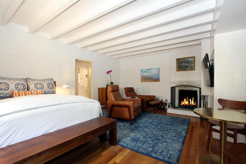 hotels with balcony in Monterey Wine Country