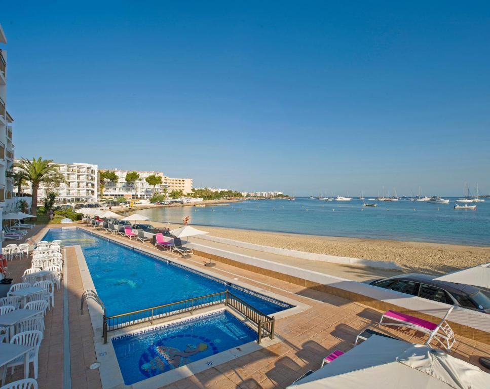 hotels with balcony in Bahia De Sant Antoni