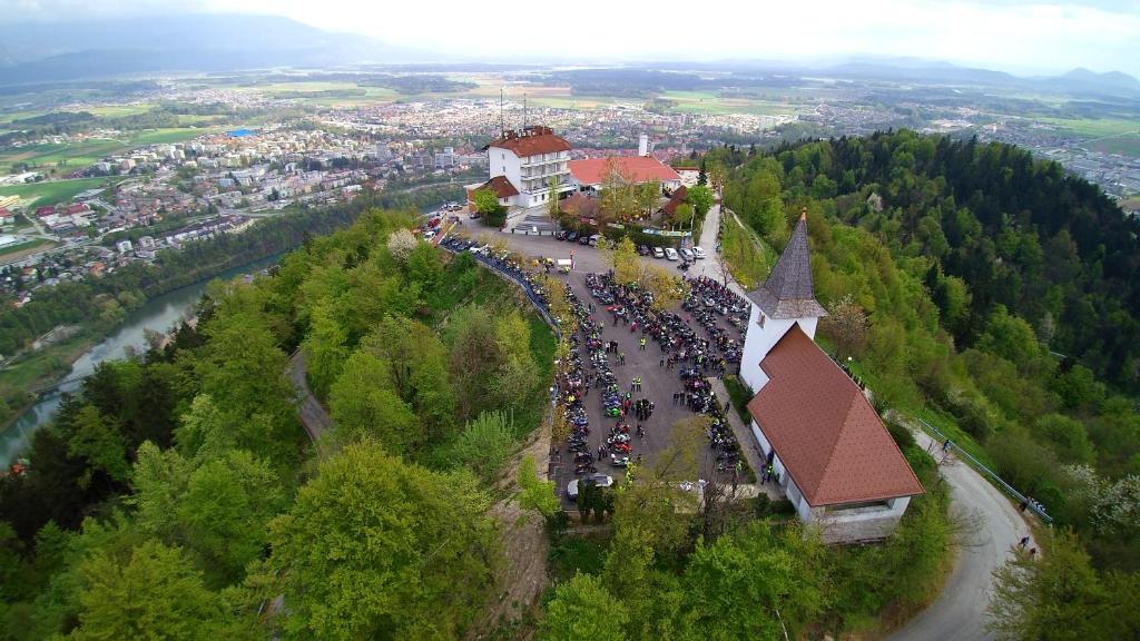 hotels with balcony in Kranj