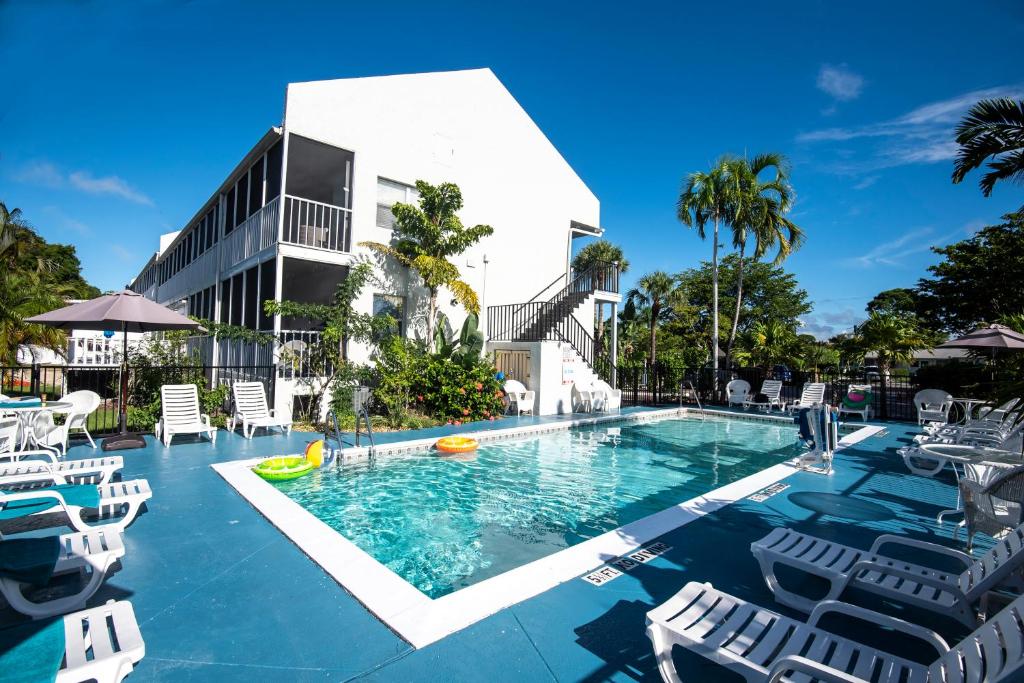 hotels with balcony in Marco Island