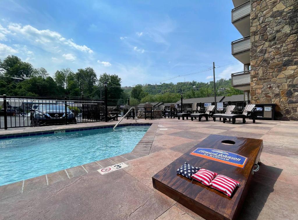 hotels with balcony in Gatlinburg