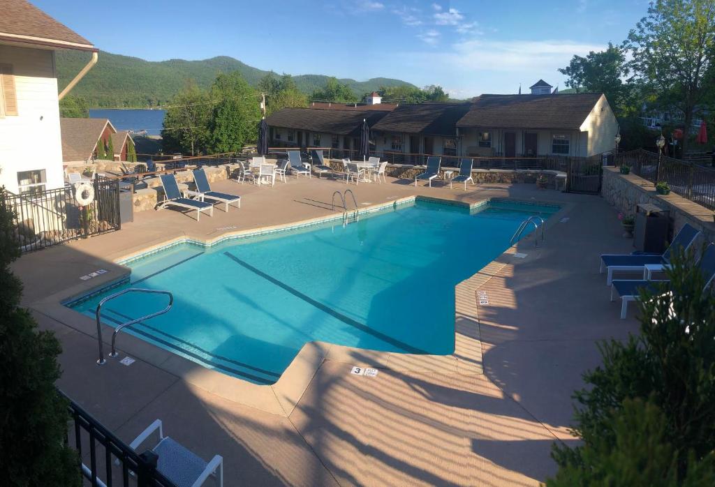 hotels with balcony in Lake George