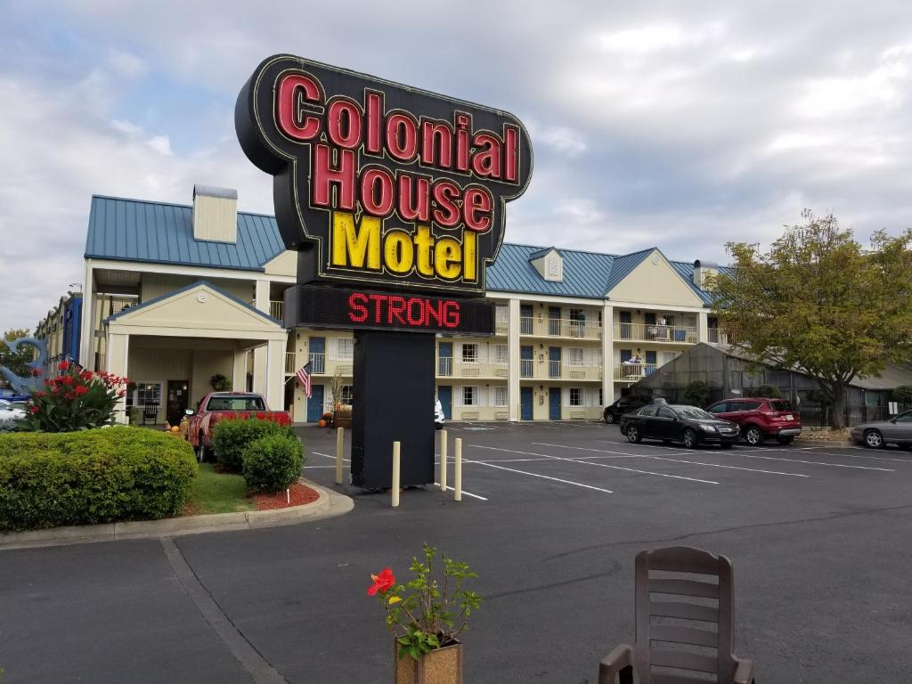 hotels with balcony in Pigeon Forge Big Top Arcade