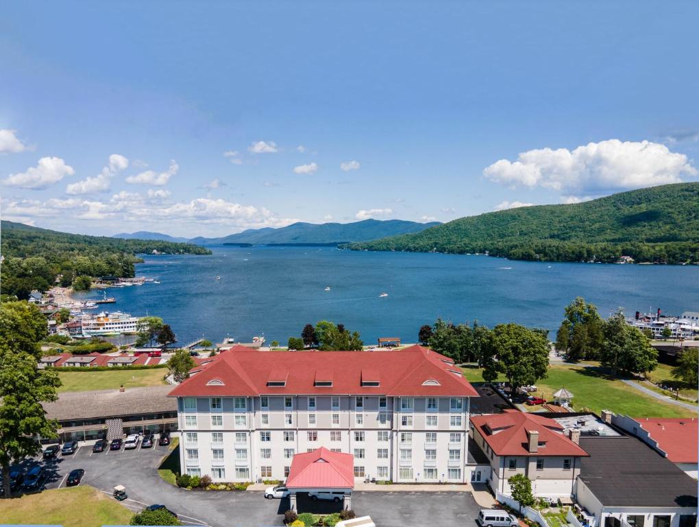 hotels with balcony in Lake George