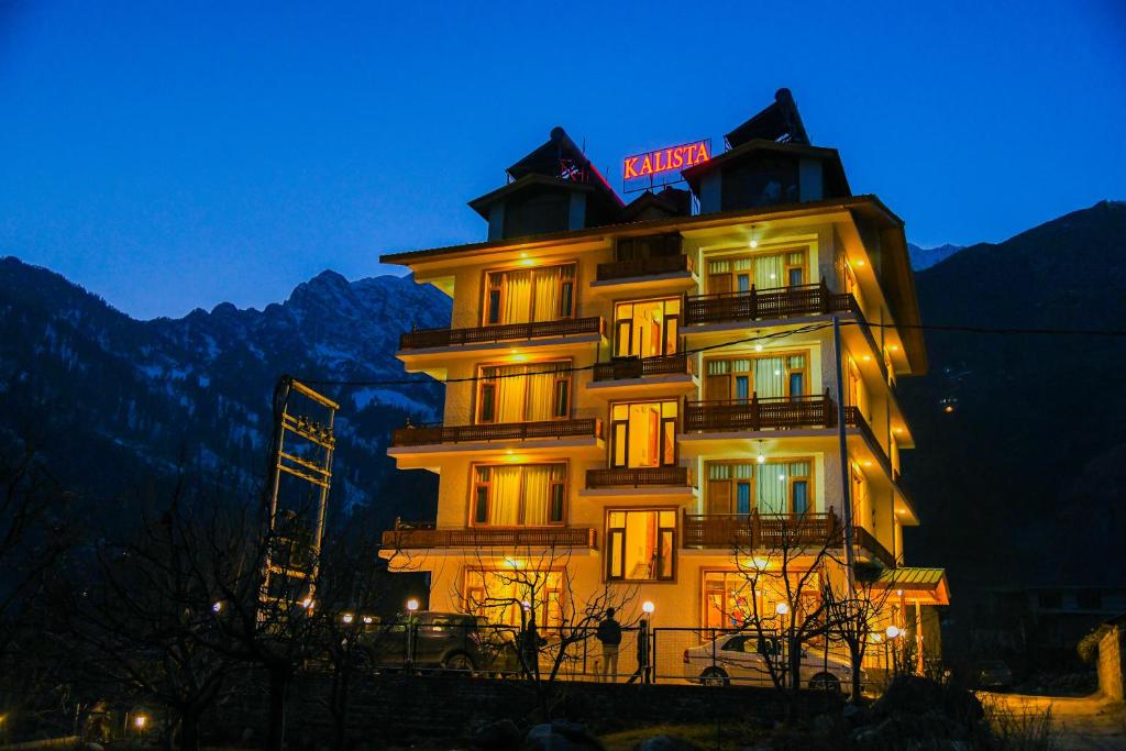 hotels with balcony in Manali