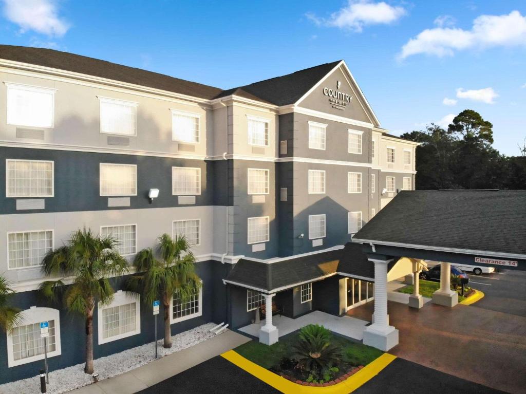 hotels with balcony in Pensacola