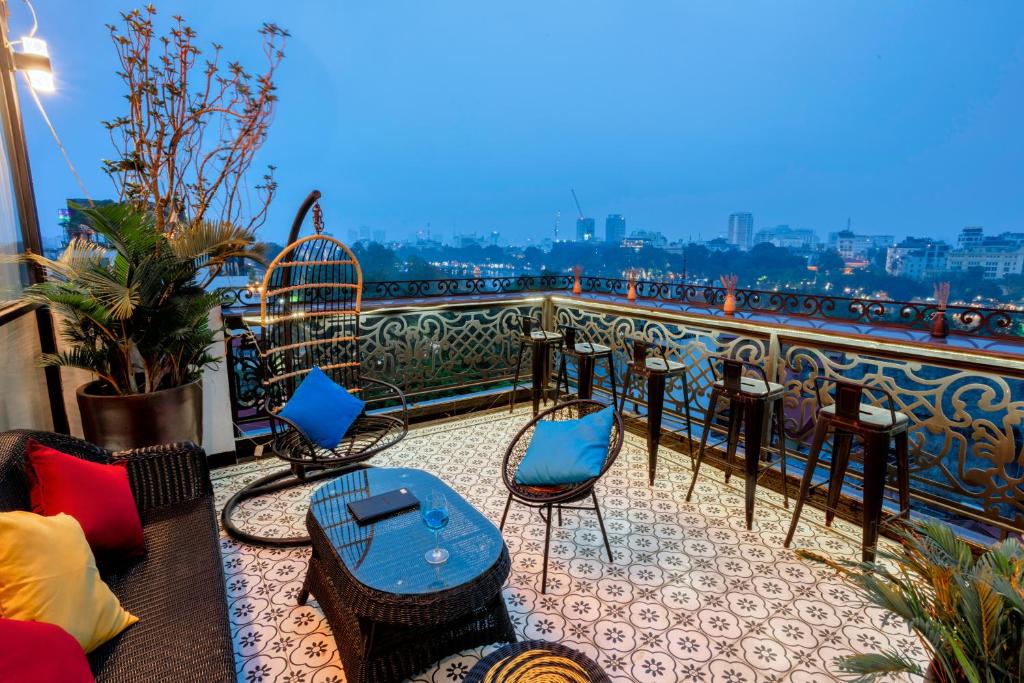 hotels with balcony in Hanoi Hai Ba Trung