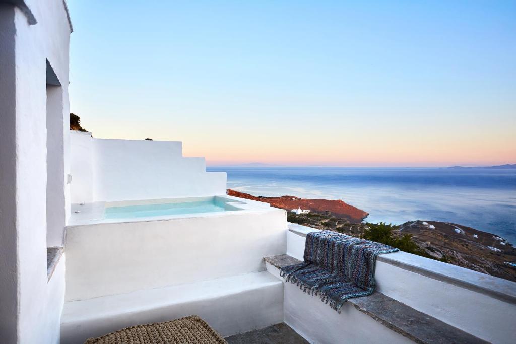 hotels with balcony in Tinos