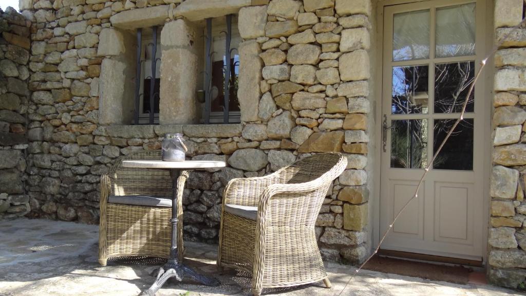 hotels with balcony in Uzes