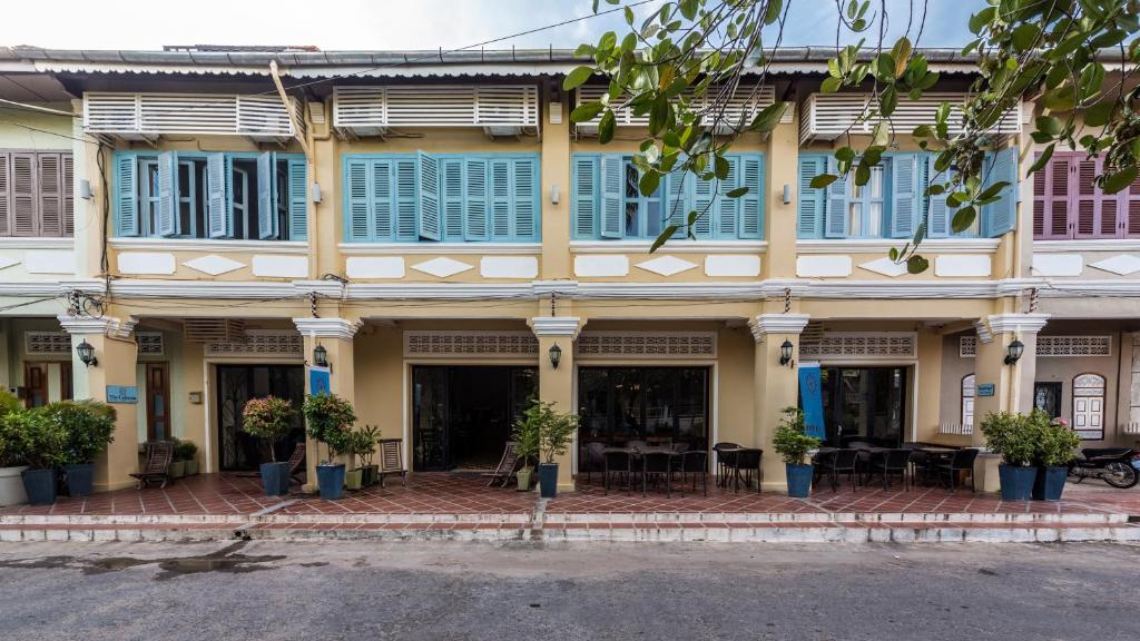 hotels with balcony in Kampot