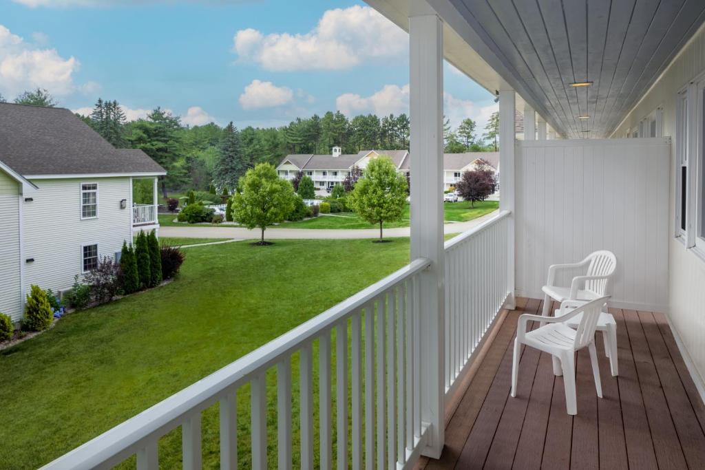 hotels with balcony in North Conway