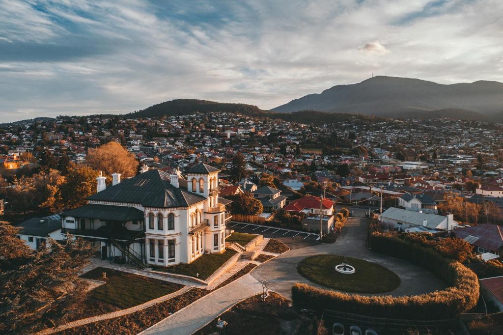 hotels with balcony in Hobart