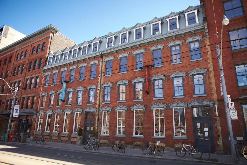 hotels with balcony in Toronto The Annex