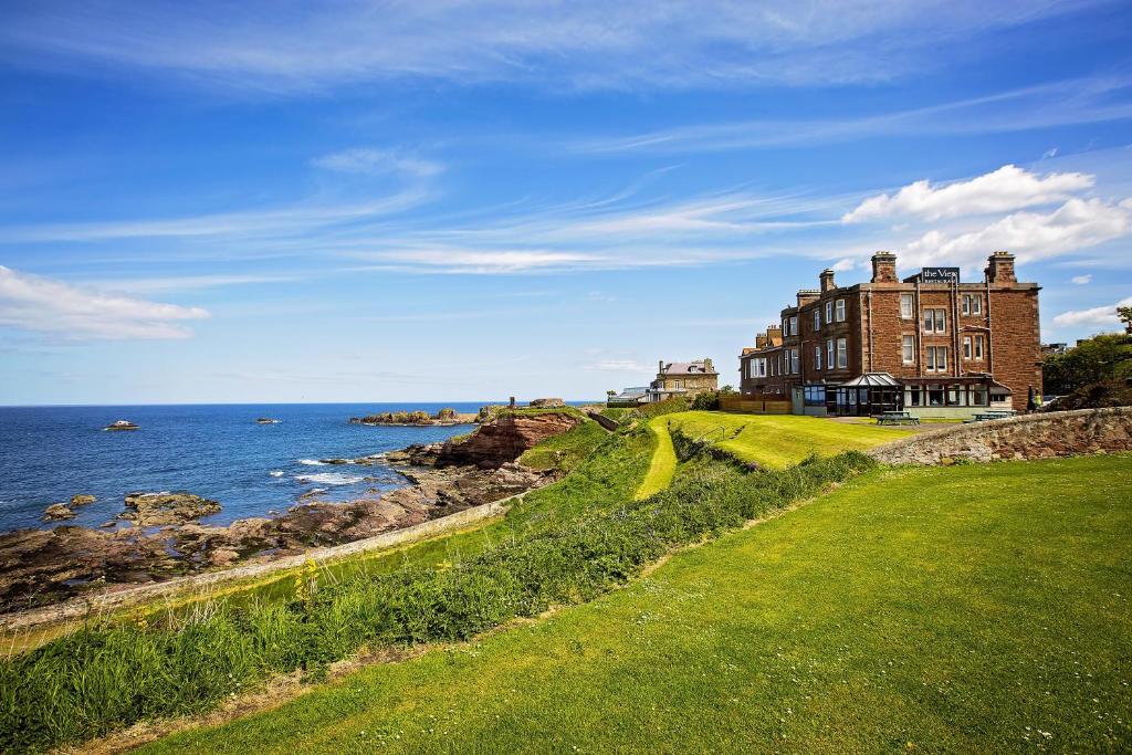 hotels with balcony in Lothian