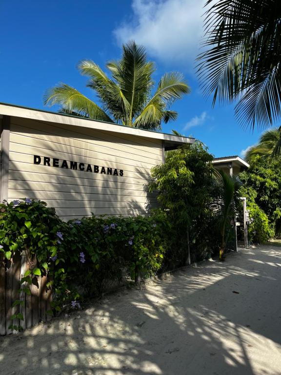 hotels with balcony in Caye Corker