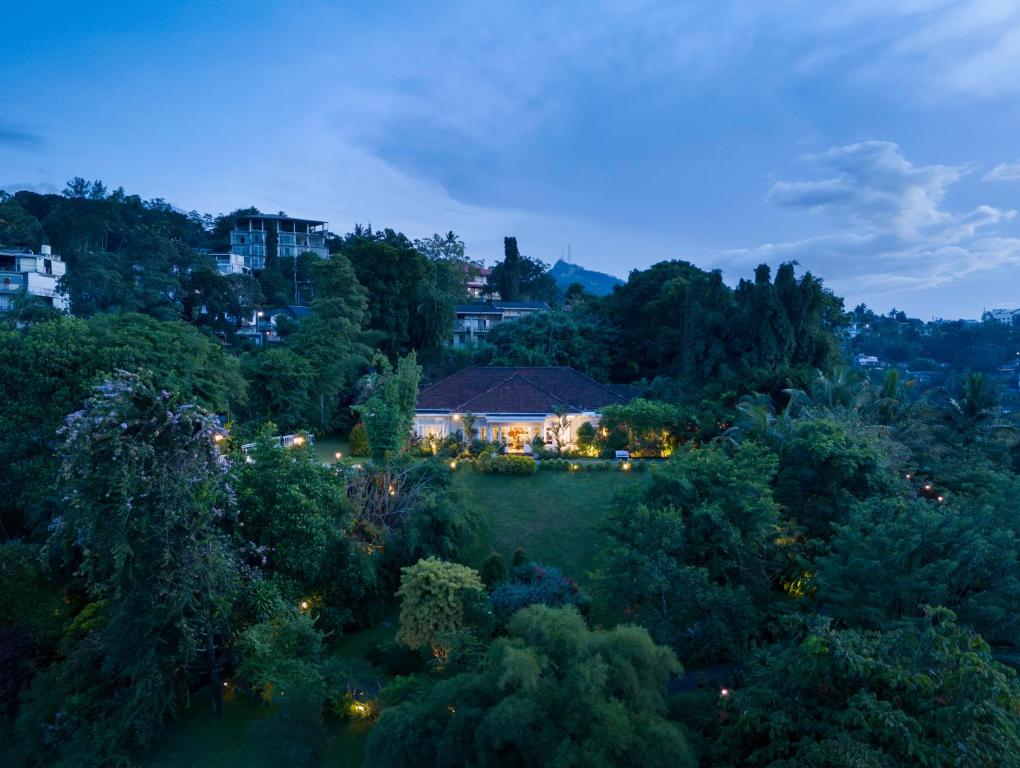 hotels with balcony in Kandy