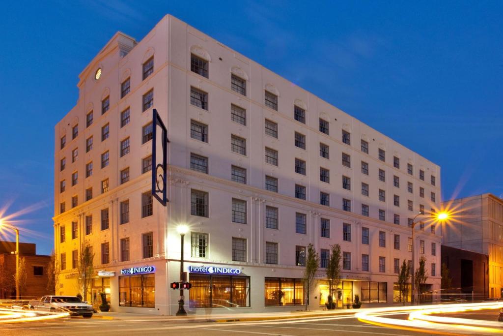 hotels with balcony in Baton Rouge