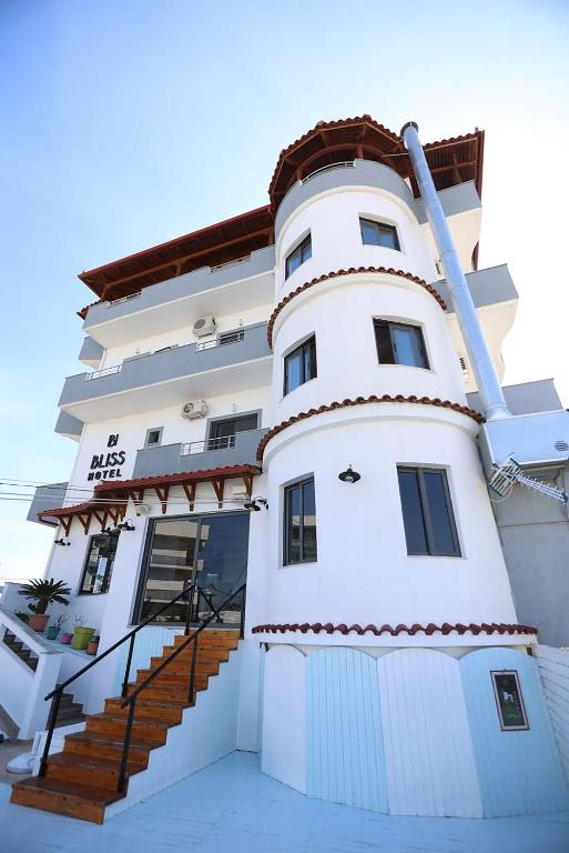 hotels with balcony in Ksamil