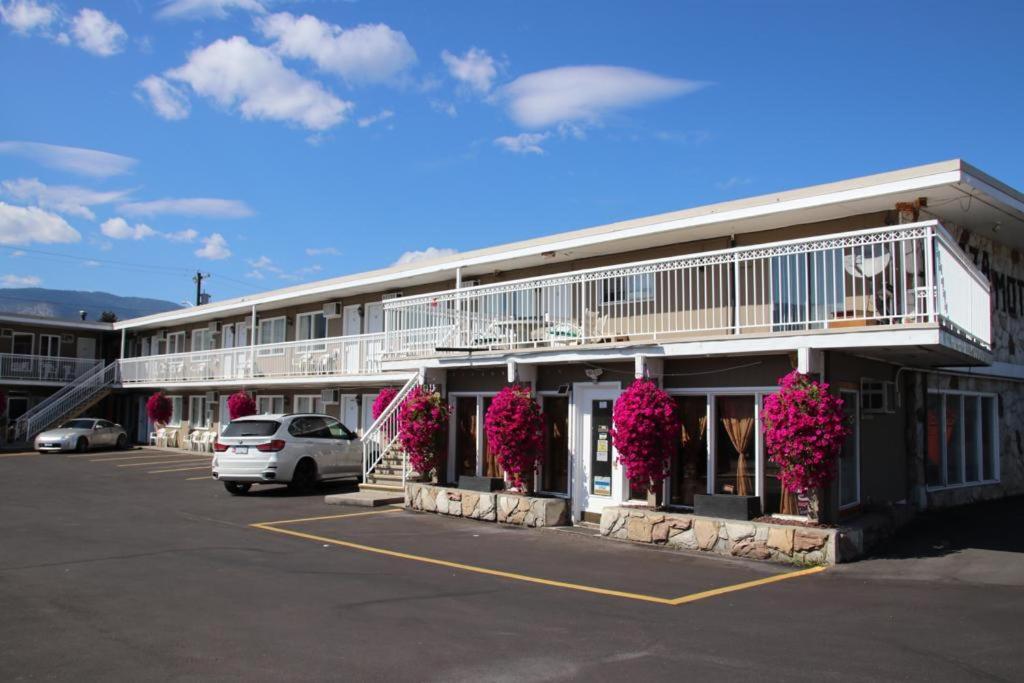 hotels with balcony in Penticton