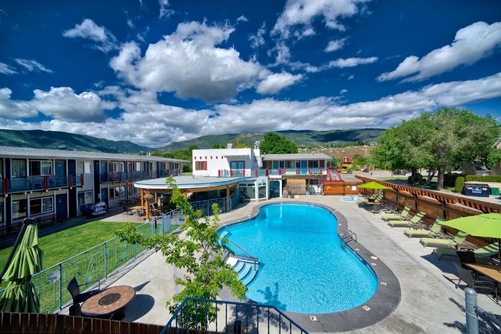 hotels with balcony in Penticton