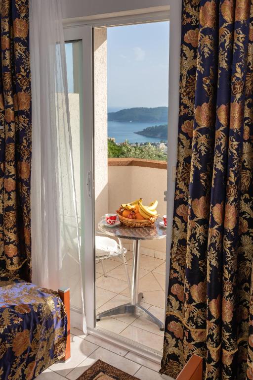 hotels with balcony in Budva