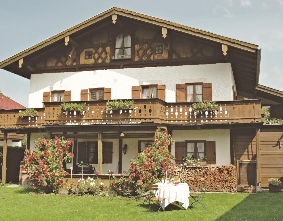 hotels with balcony in Oberammergau